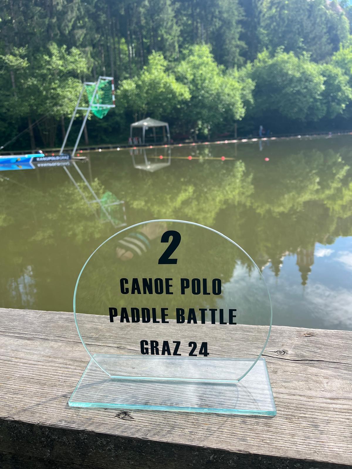 Der Pokal zum zweiten Platz beim Kanupolo-Tunier in Graz 2024